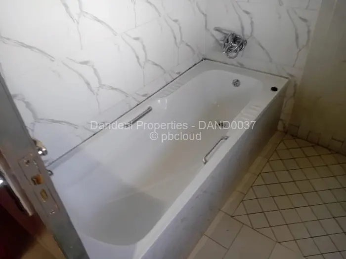 7 Bedroom House to Rent in Greendale, Harare