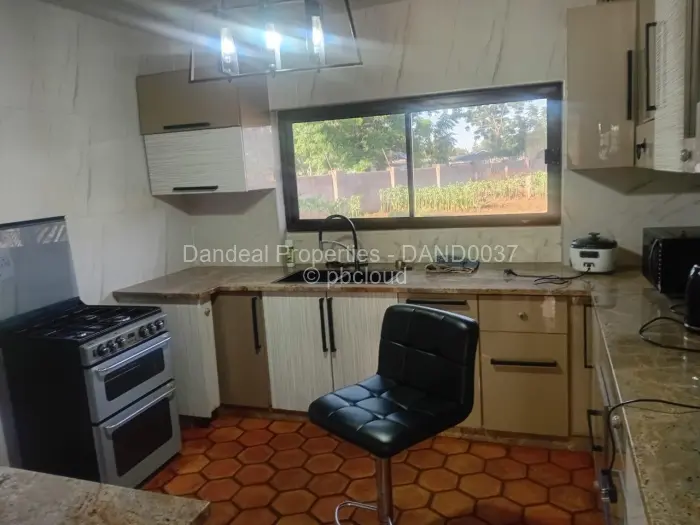 7 Bedroom House to Rent in Greendale, Harare