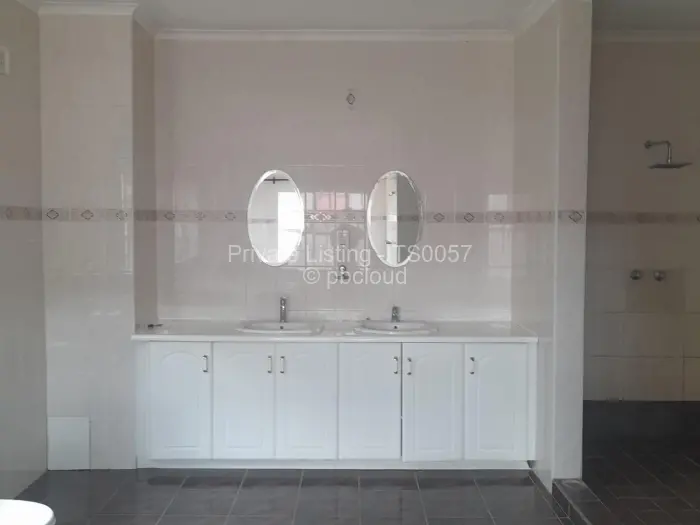 5 Bedroom House for Sale in Glen Lorne, Harare