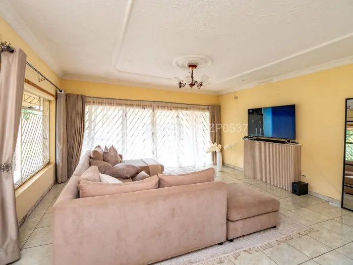 8 Bedroom House for Sale in Vainona, Harare