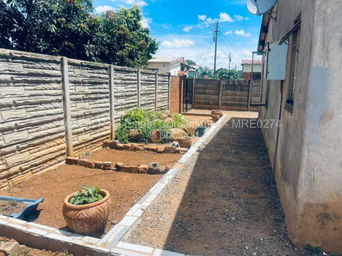 7 Bedroom House for Sale in Emganwini, Bulawayo
