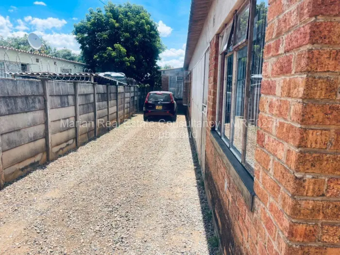 7 Bedroom House for Sale in Emganwini, Bulawayo