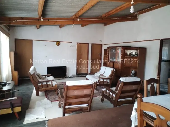 7 Bedroom House for Sale in Emganwini, Bulawayo