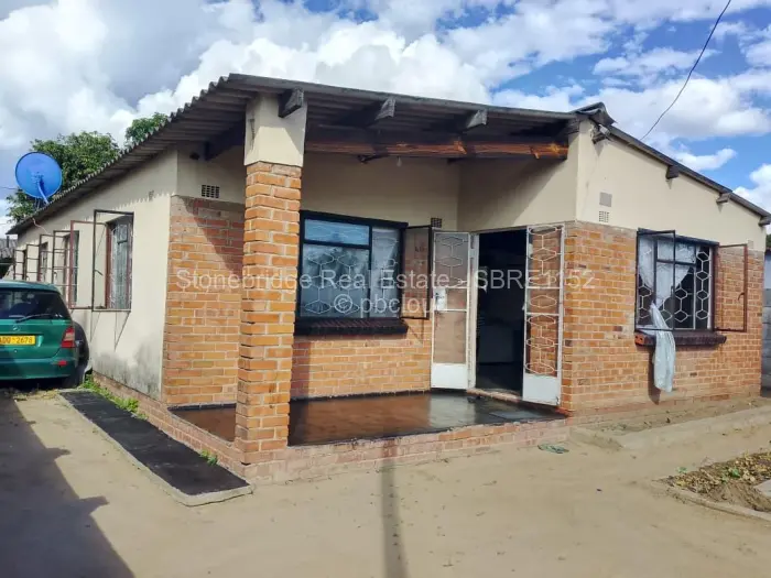 4 Bedroom House for Sale in Gwabalanda, Bulawayo