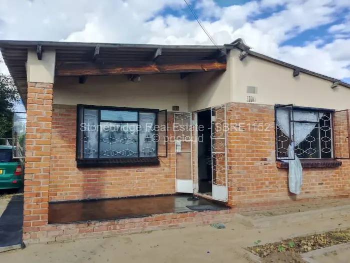 4 Bedroom House for Sale in Gwabalanda, Bulawayo
