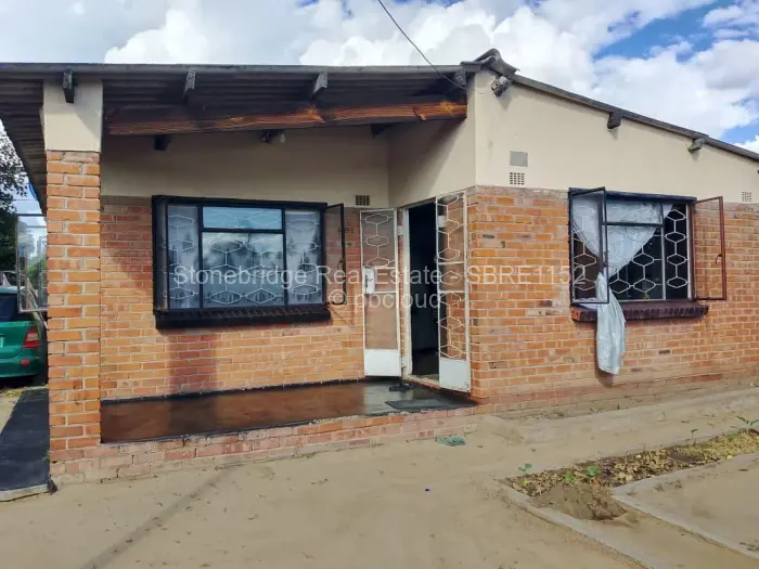 4 Bedroom House for Sale in Gwabalanda, Bulawayo