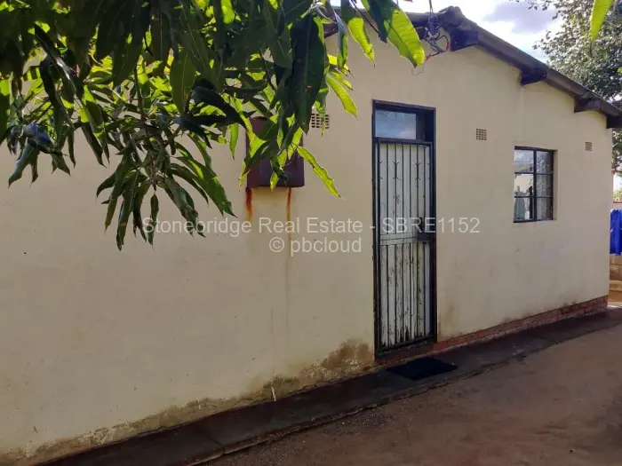 4 Bedroom House for Sale in Gwabalanda, Bulawayo