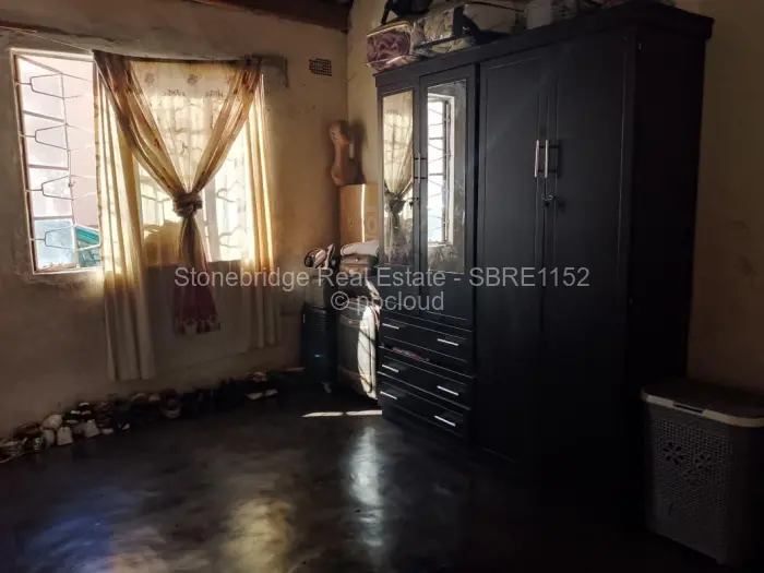 4 Bedroom House for Sale in Gwabalanda, Bulawayo
