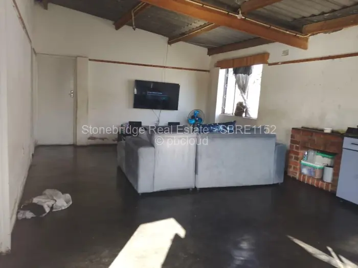 4 Bedroom House for Sale in Gwabalanda, Bulawayo