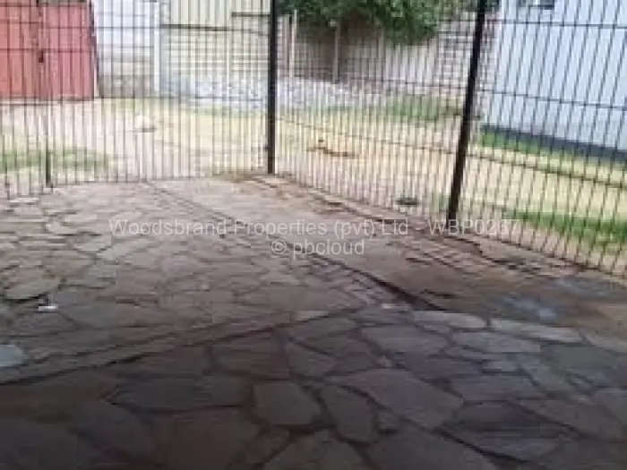 2 Bedroom House to Rent in Mabelreign, Harare