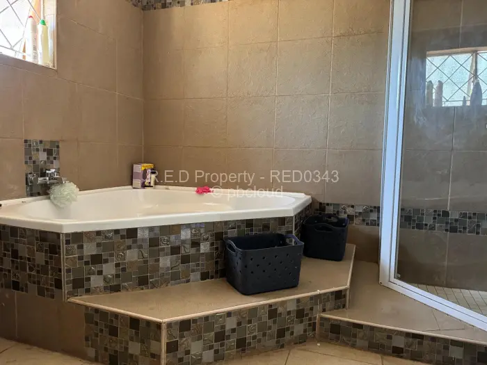 5 Bedroom House for Sale in Manningdale, Bulawayo