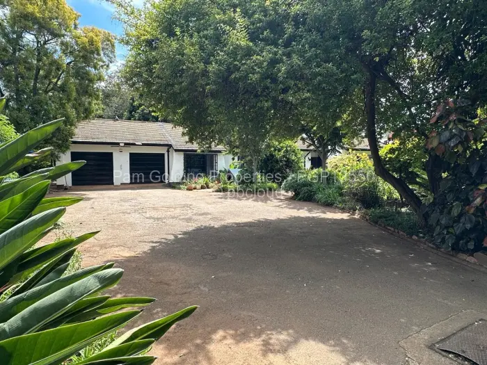 5 Bedroom House for Sale in Famona, Bulawayo