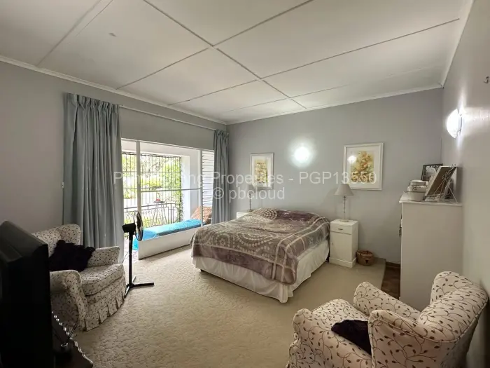 5 Bedroom House for Sale in Famona, Bulawayo