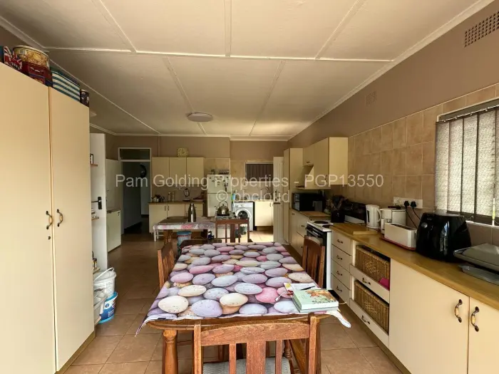 5 Bedroom House for Sale in Famona, Bulawayo