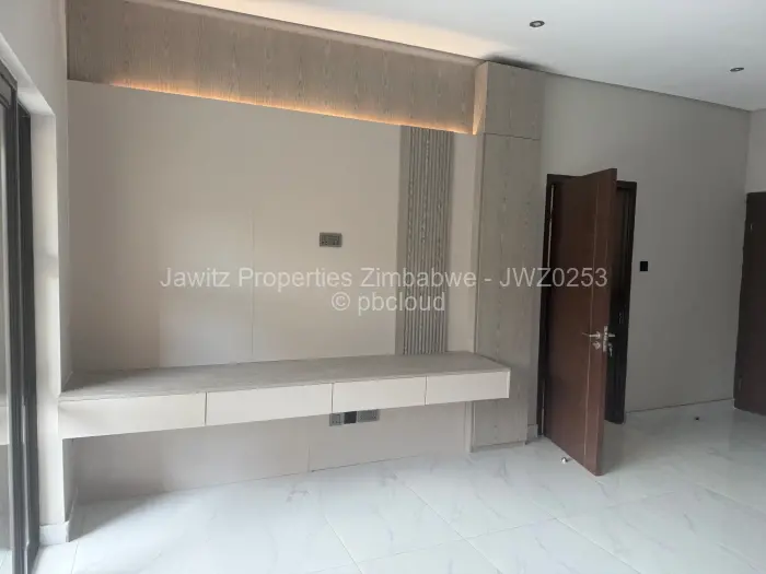 Townhouse/Cluster for Sale in Emerald Hill, Harare