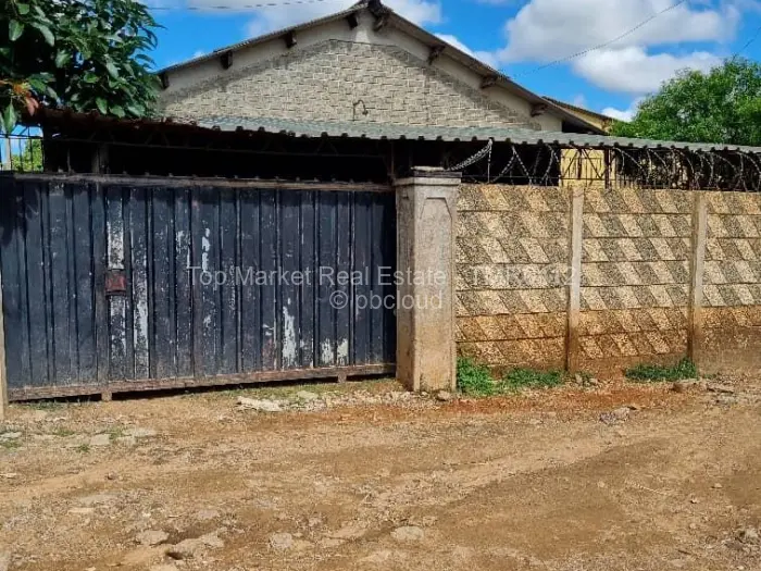 4 Bedroom House for Sale in Chitungwiza, Chitungwiza