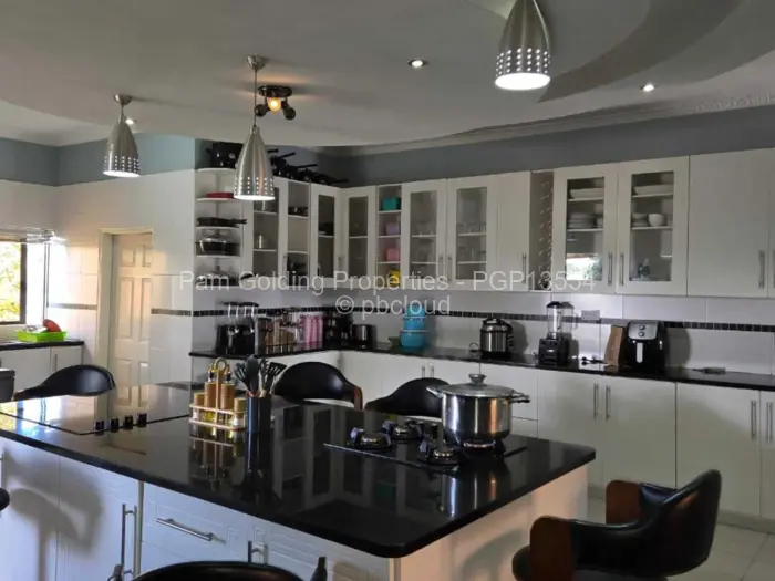 6 Bedroom House for Sale in Sandton Park, Harare