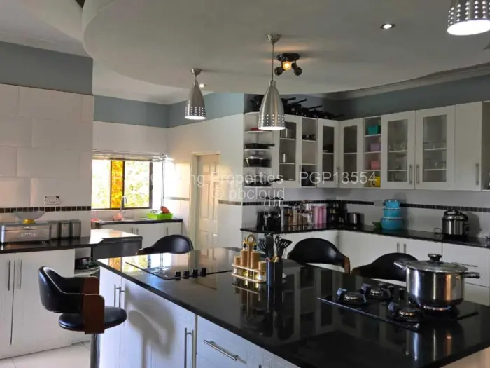 6 Bedroom House for Sale in Sandton Park, Harare