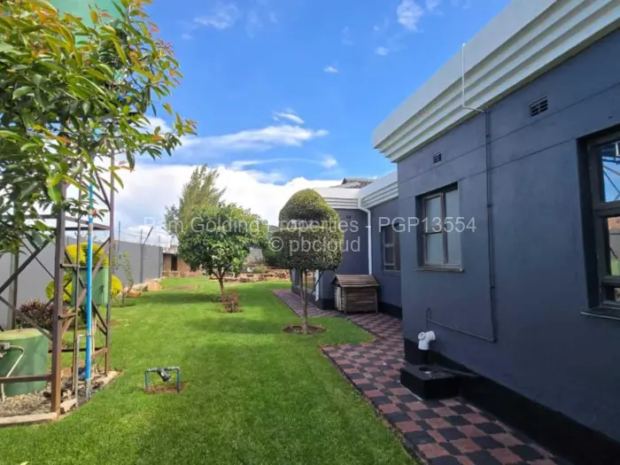 6 Bedroom House for Sale in Sandton Park, Harare