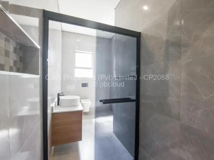 6 Bedroom House for Sale in Gunhill, Harare