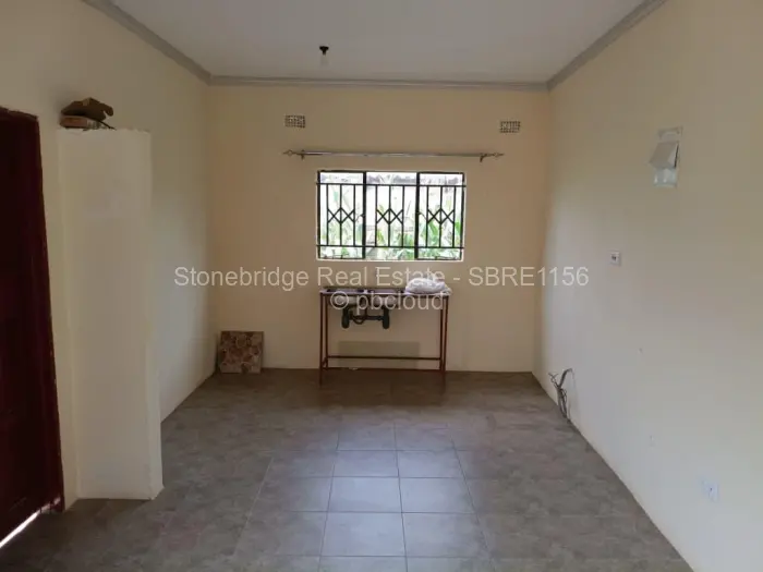 2 Bedroom Cottage/Garden Flat to Rent in Mahatshula, Bulawayo