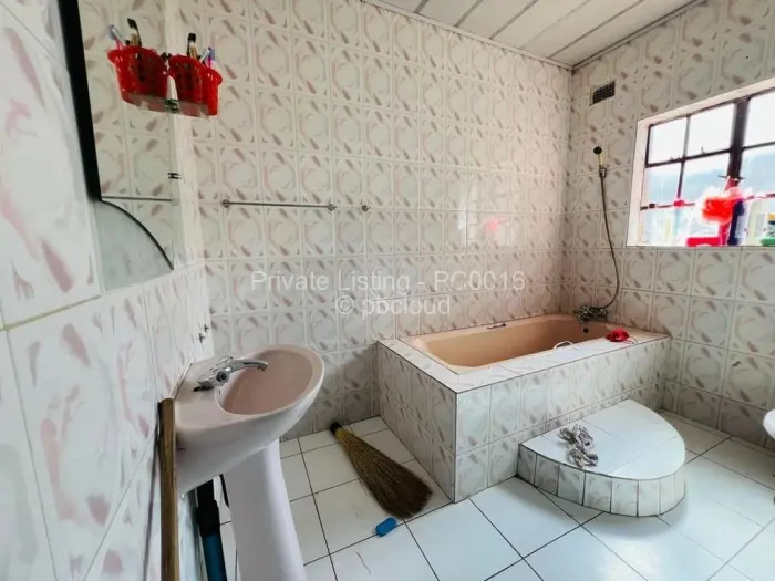 4 Bedroom House for Sale in Lenana Park, Harare