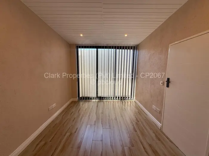 Office to Rent in Greystone Park