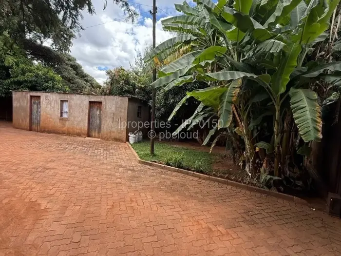 5 Bedroom House for Sale in Bluff Hill, Harare
