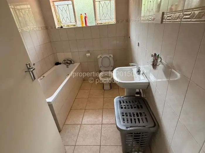 5 Bedroom House for Sale in Bluff Hill, Harare