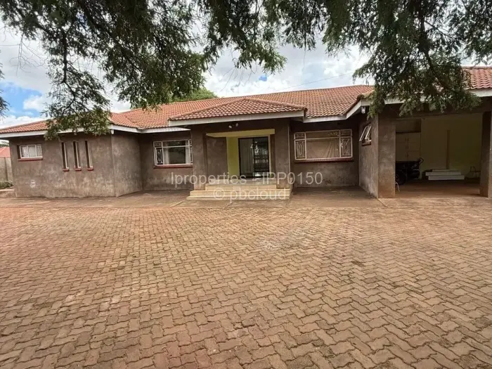 5 Bedroom House for Sale in Bluff Hill, Harare