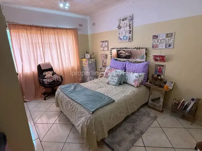 5 Bedroom House for Sale in Bluff Hill, Harare