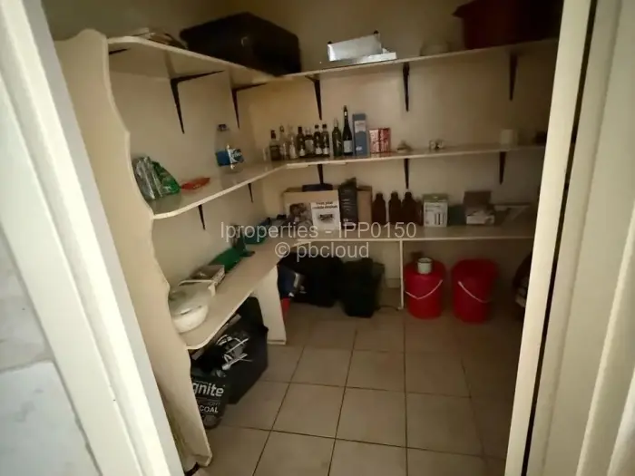 5 Bedroom House for Sale in Bluff Hill, Harare