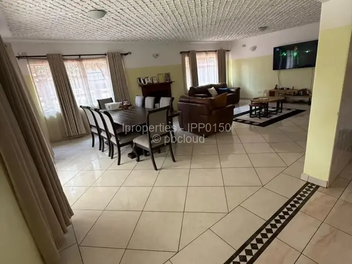 5 Bedroom House for Sale in Bluff Hill, Harare