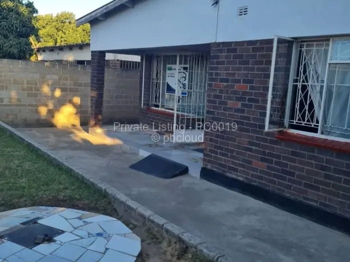 4 Bedroom House for Sale in Chitungwiza, Chitungwiza