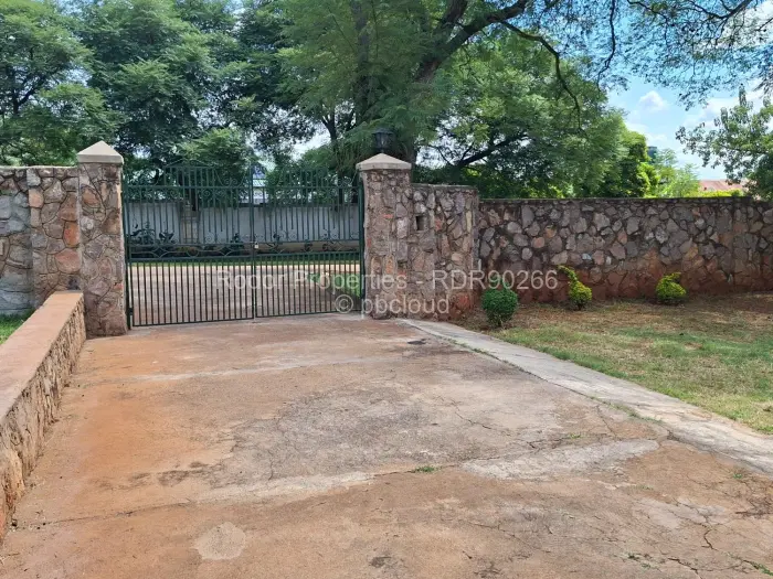 2 Bedroom House for Sale in Bellevue, Bulawayo