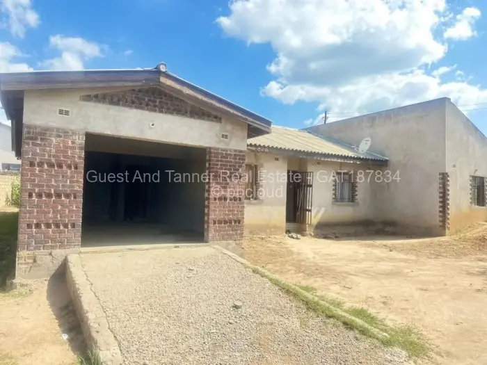 4 Bedroom House for Sale in Chitungwiza, Chitungwiza