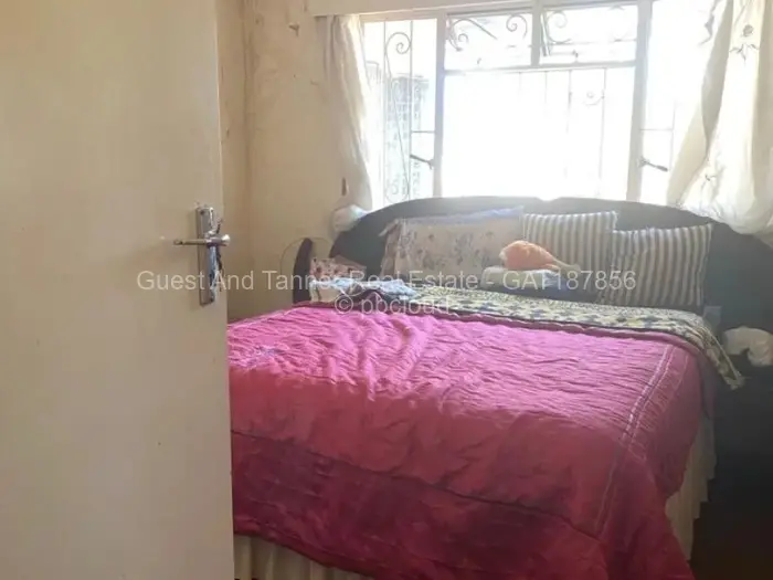 5 Bedroom House for Sale in Matsheumhlope, Bulawayo