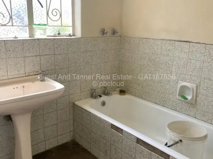 5 Bedroom House for Sale in Matsheumhlope, Bulawayo