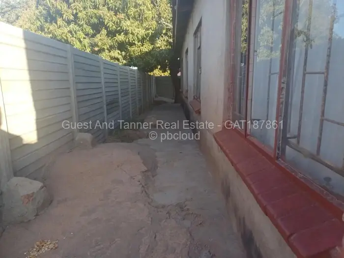 4 Bedroom House for Sale in Zengeza, Chitungwiza