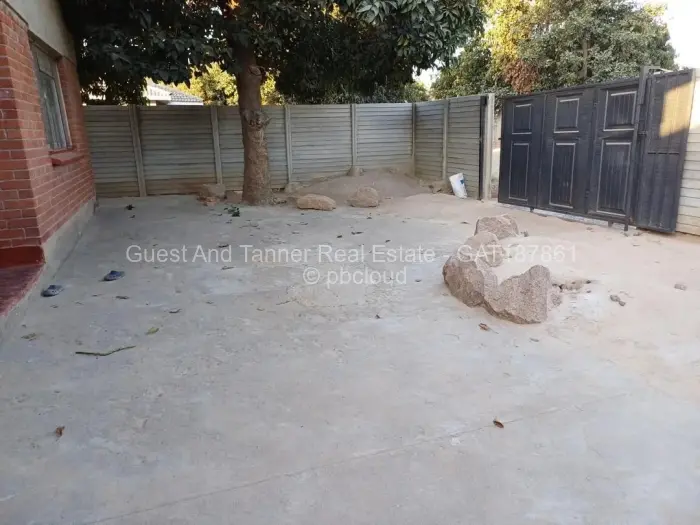4 Bedroom House for Sale in Zengeza, Chitungwiza