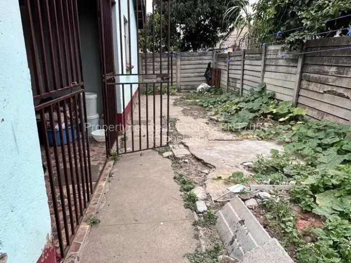 4 Bedroom House for Sale in Budiriro, Harare