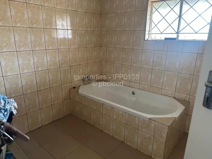 5 Bedroom House for Sale in Manningdale, Bulawayo