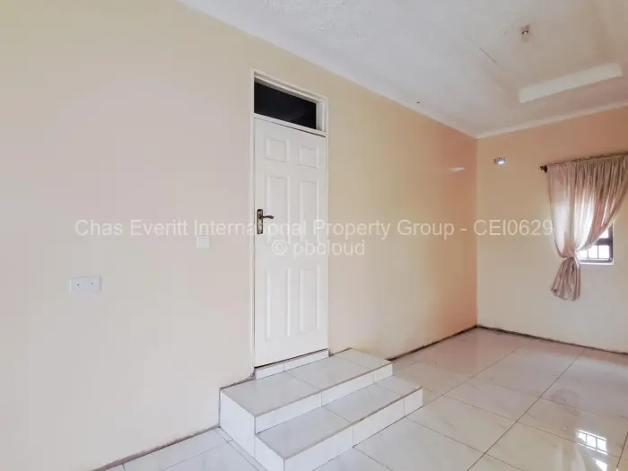 5 Bedroom House to Rent in Crowhill Views, Harare