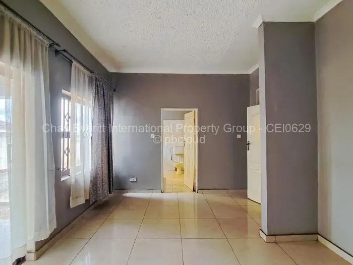 5 Bedroom House to Rent in Crowhill Views, Harare