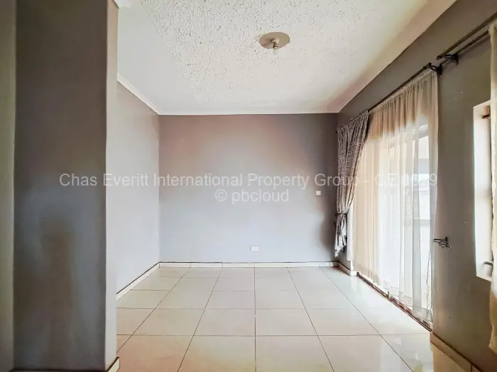 5 Bedroom House to Rent in Crowhill Views, Harare