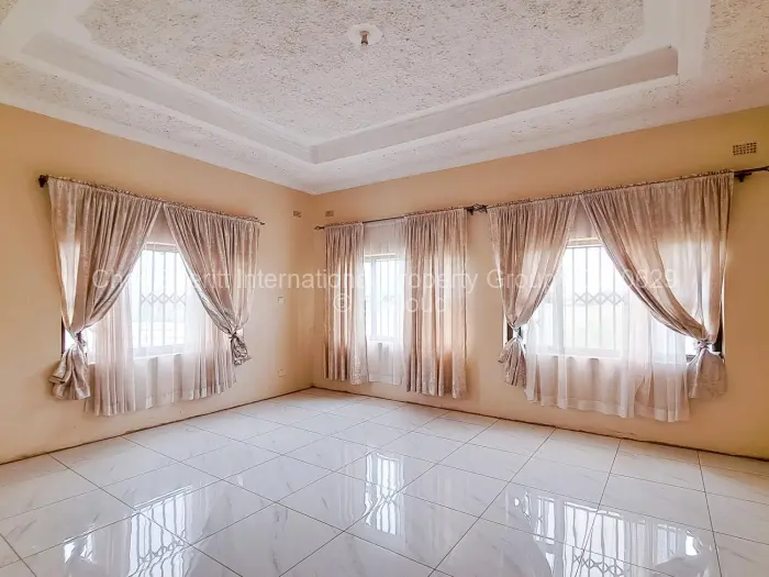 5 Bedroom House to Rent in Crowhill Views, Harare