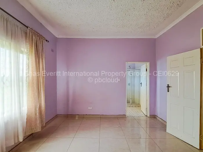 5 Bedroom House to Rent in Crowhill Views, Harare