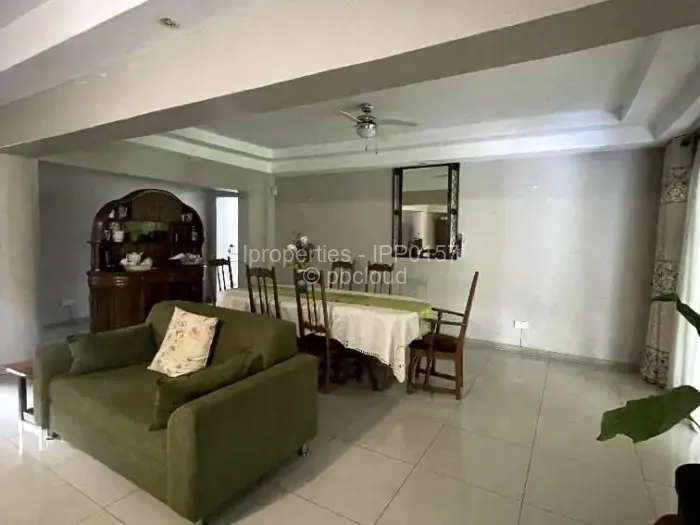 7 Bedroom House for Sale in Chisipite, Harare