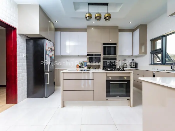5 Bedroom House for Sale in Sandton Park, Harare