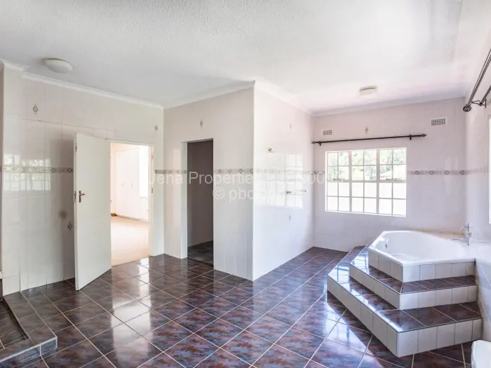 5 Bedroom House for Sale in Glen Lorne, Harare
